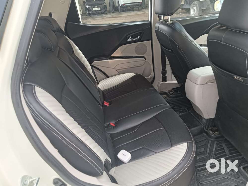 Mahindra Xuv300 W8, 2023, Petrol