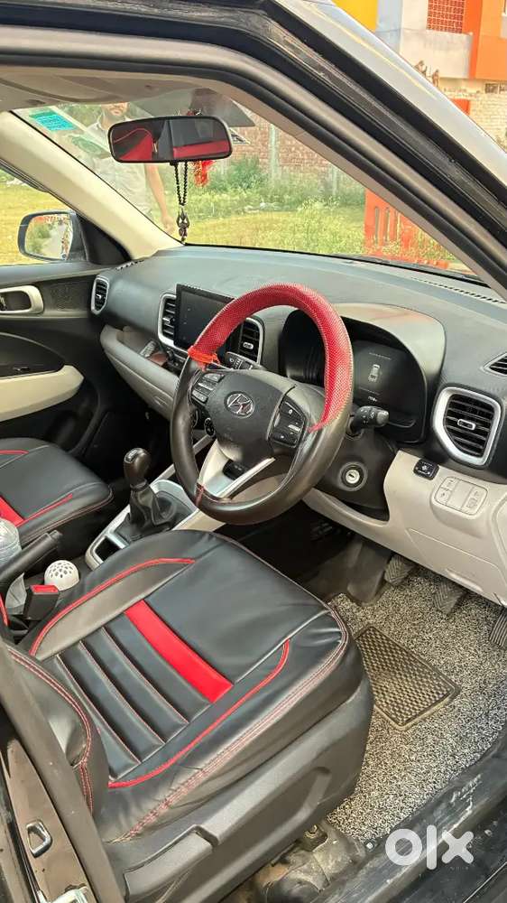 Hyundai Venue 2025 Cng /19000km  1st Owner Excellent Condition