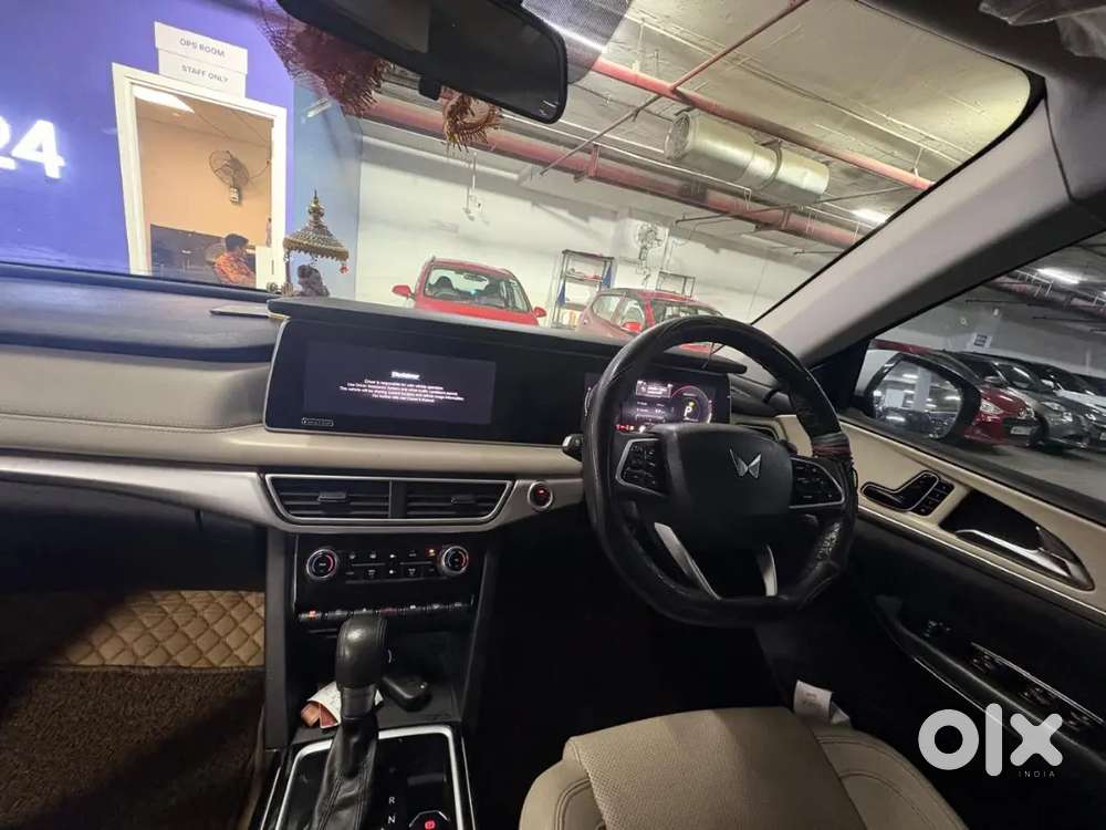 Mahindra Xuv700 2023 Diesel Well Maintained