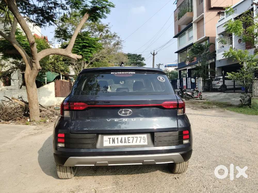 Hyundai Venue 2023 Petrol 33000 Km Driven Single Owner