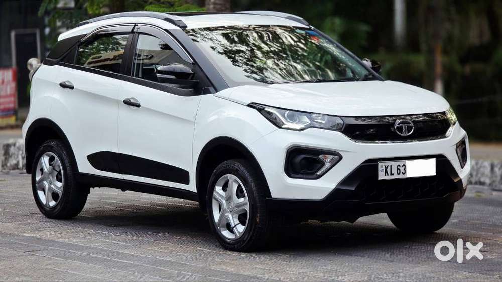 Tata Nexon 1.5 Revotorq Xma Plus (s) Amt, 2022, Petrol