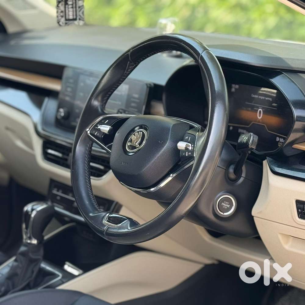 Skoda Slavia 1.0 Tsi Style At, 2023, Petrol