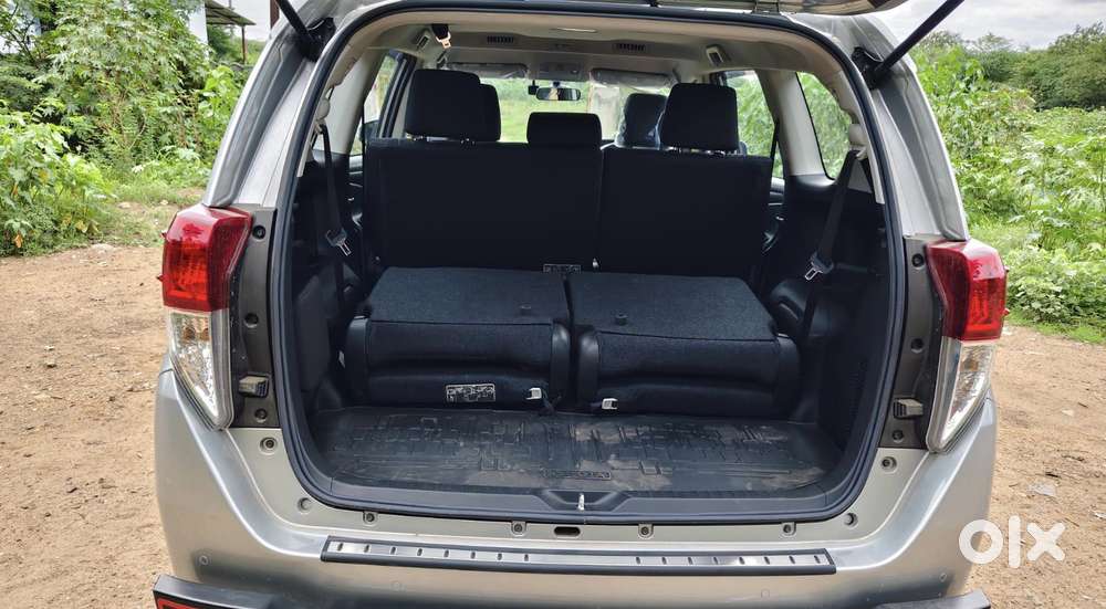 Toyota Innova Crysta [2020-ongoing] 2.4 Gx 8 Str, 2025, Diesel