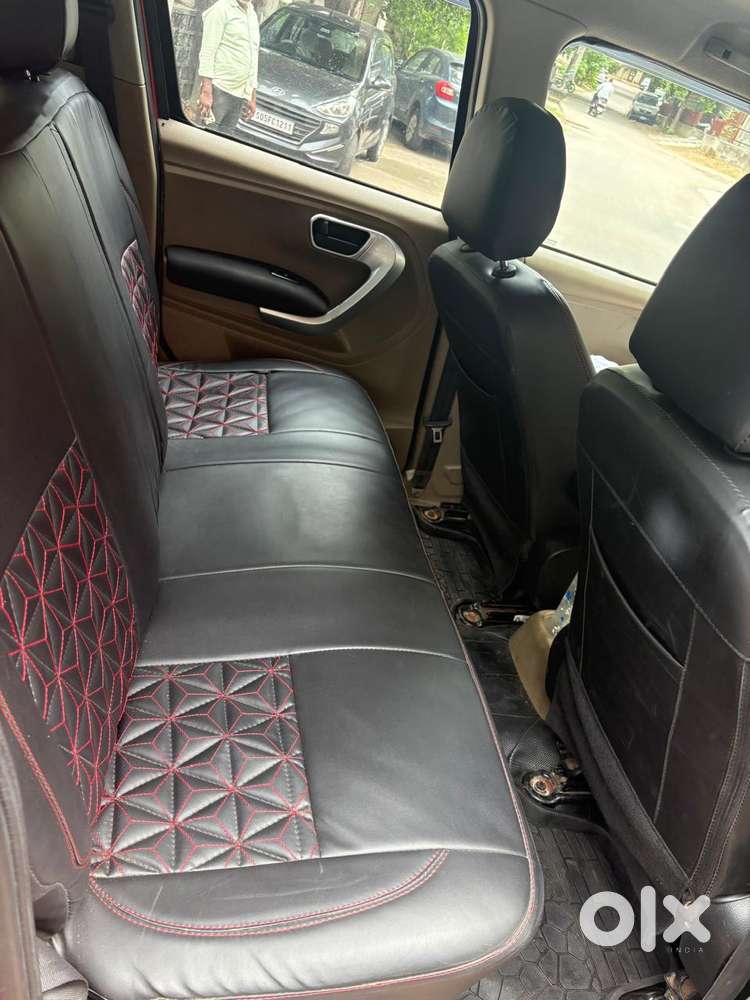 Mahindra Tuv 300 T10, 2018, Diesel