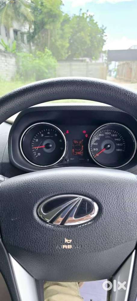 Mahindra Tuv 300 T10, 2018, Diesel