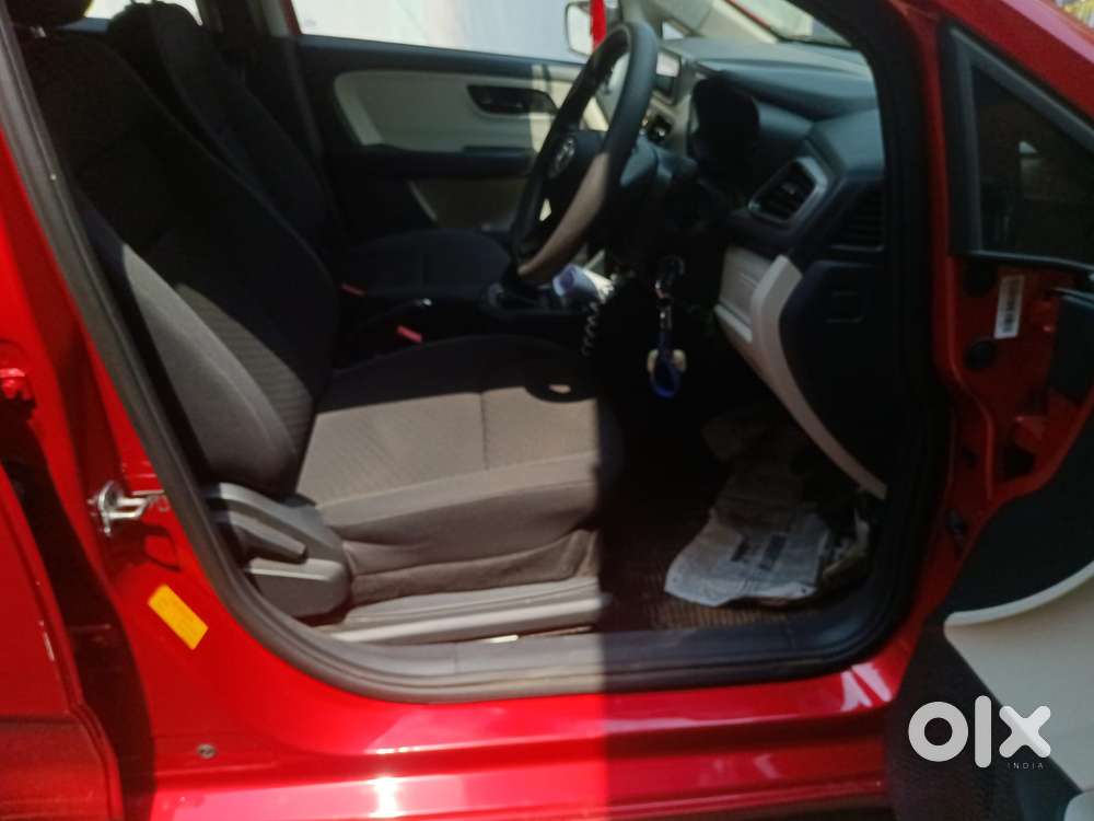 Tata Altroz 1.2 Xe Plus Petrol, 2022, Petrol