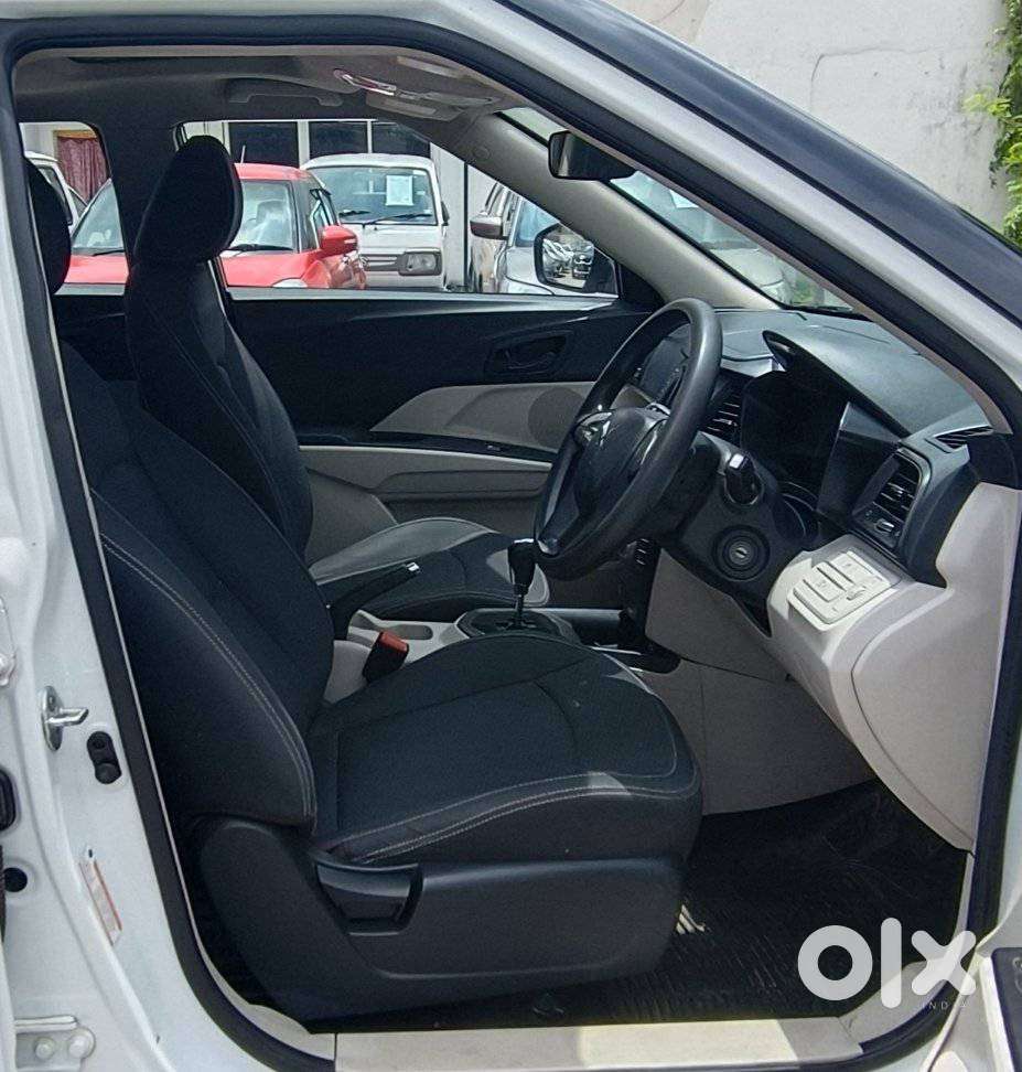 Mahindra Xuv300 W4, 2023, Petrol