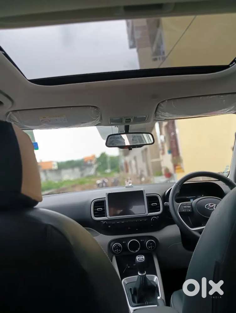 Hyundai Venue Petrol 2023 Sunroof Top Model
