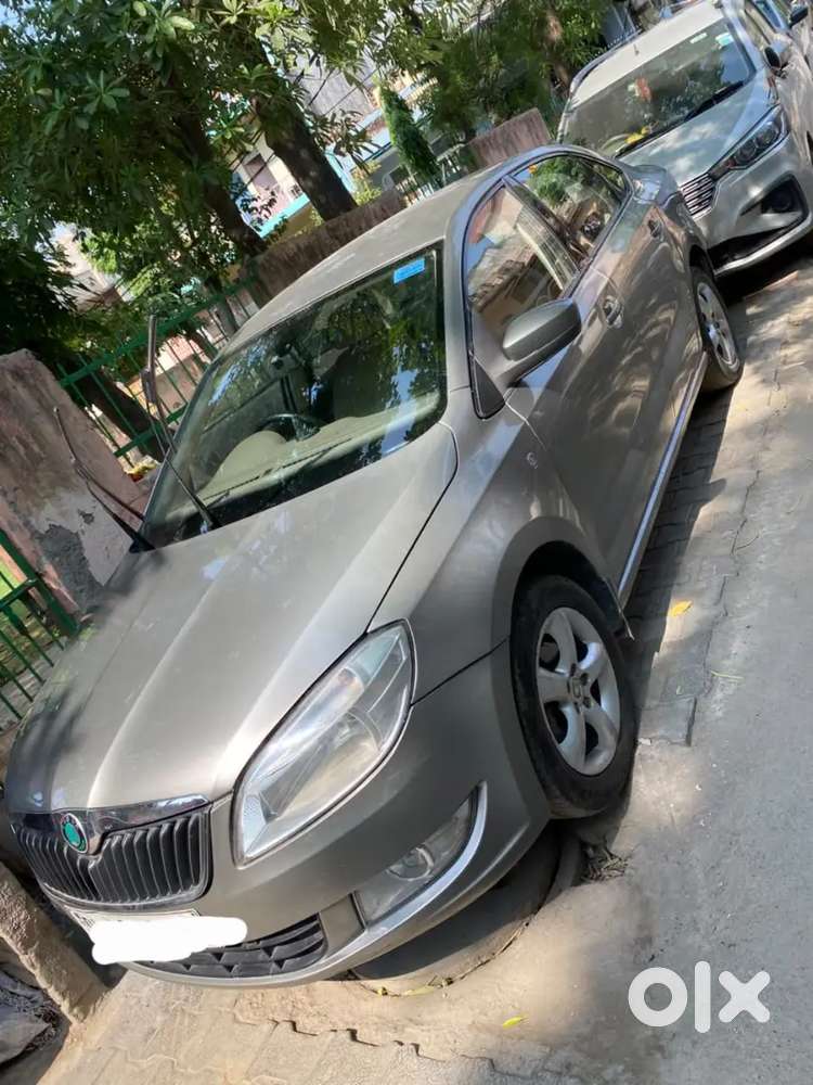Skoda Rapid Automatic 2013 Petrol Mint Condition Car Silent Engine