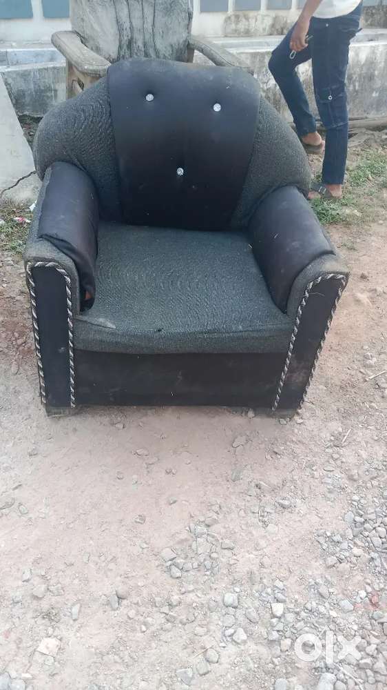 Sofa set 3 sal purana