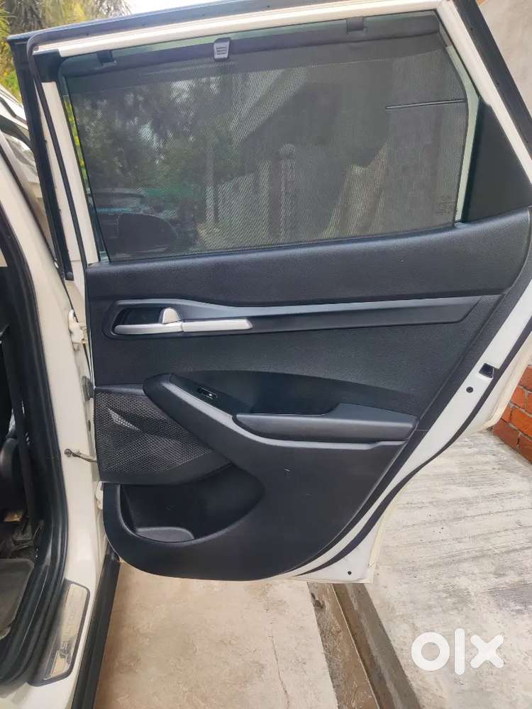 Full Condition Showroom Track