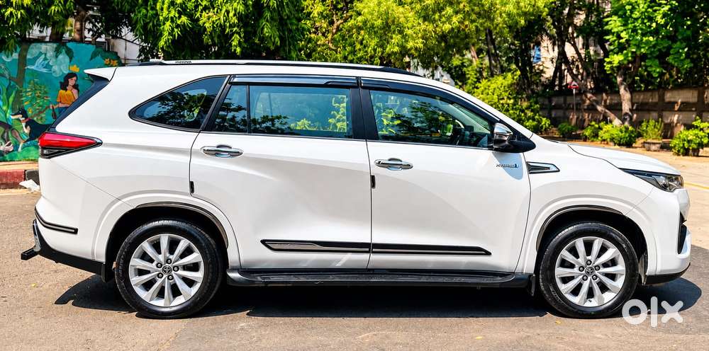 Toyota Innova Hycross 2.0 Vx (o) Hybrid 8 Str, 2024, Petrol