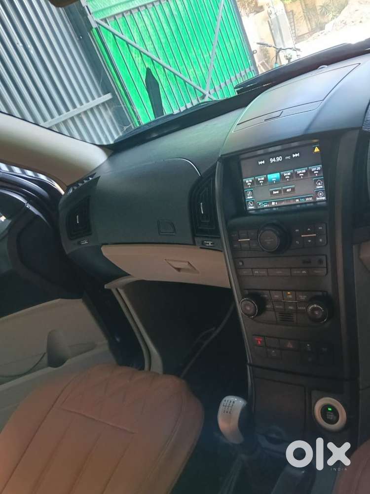 Mahindra Xuv500 W10