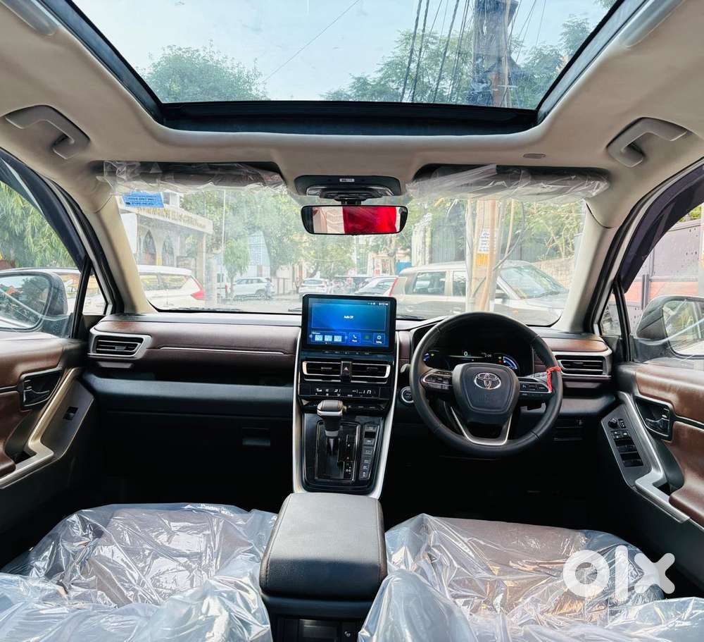 Toyota Innova Hycross 2.0 Vx (o) Hybrid 7 Str, 2025, Petrol
