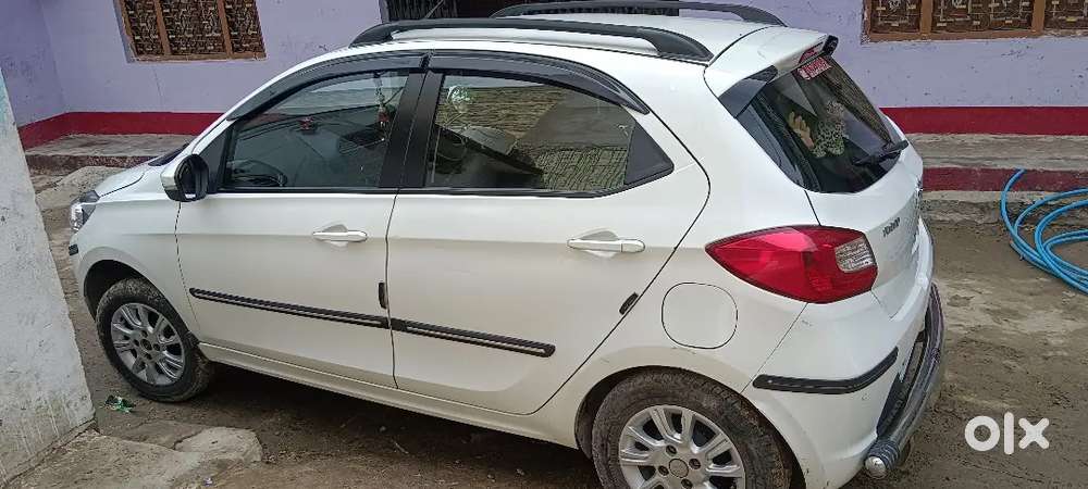 Very Good Looking Scrachless Car