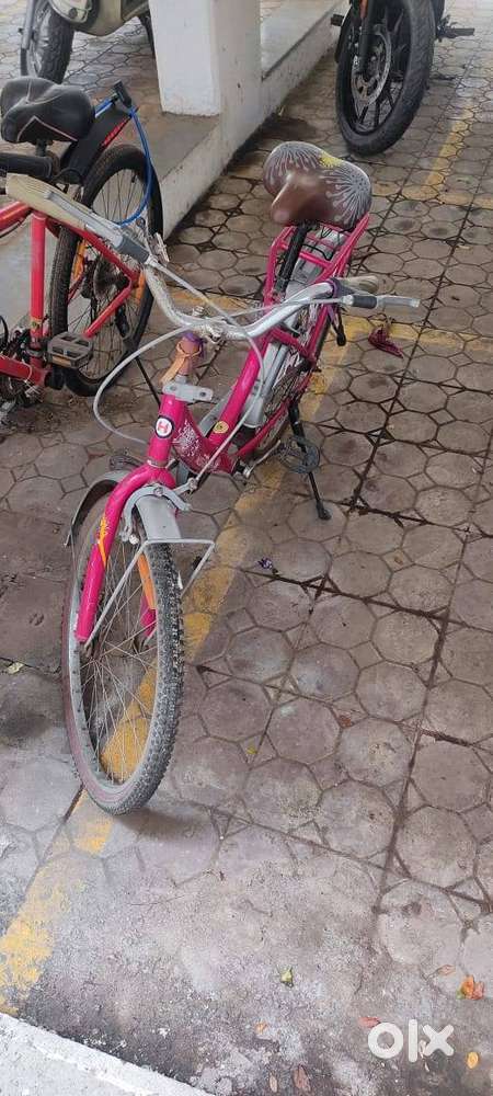 Hero Miss India ladies cycle in top condition for sale.
