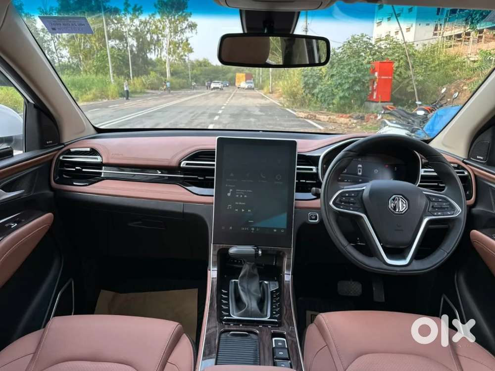 Mg Hector Plus Sharp Pro 1.5 Turbo Petrol Cvt 6 Str, 2026, Petrol