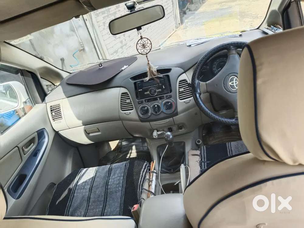 Toyota Innova 2011