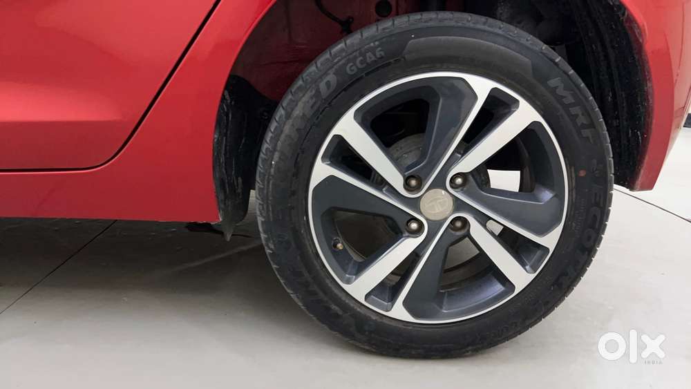 Tata Altroz Xz Plus (s), 2023, Petrol