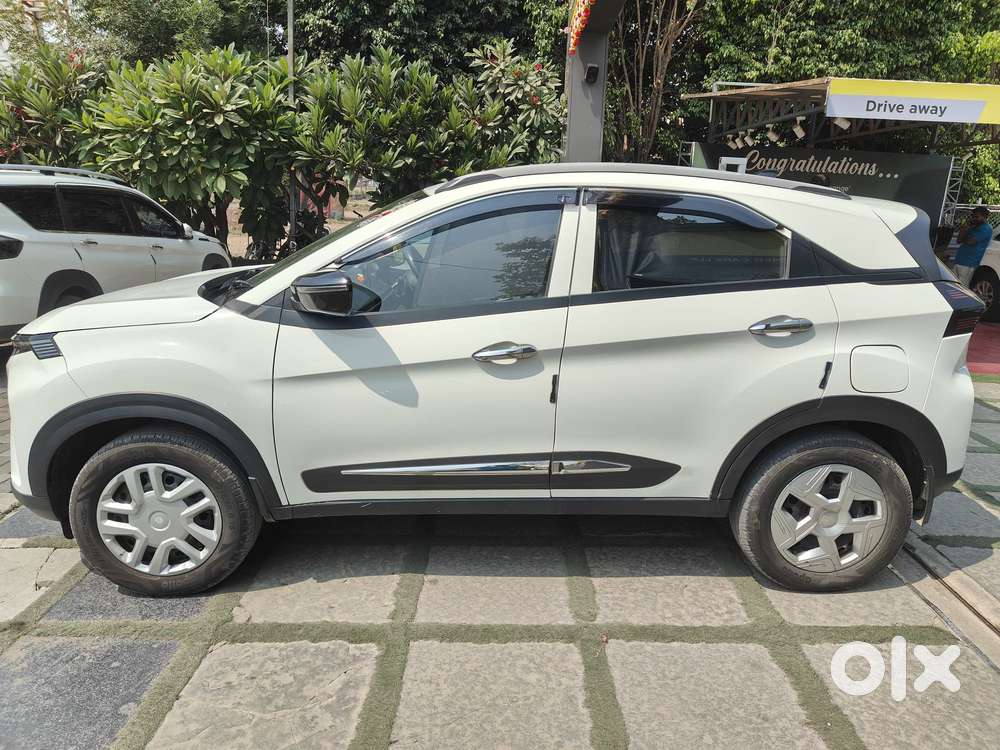Tata Nexon Smart Plus S 1.2 Revotron Petrol 5 Mt, 2025, Cng & Hybrid..