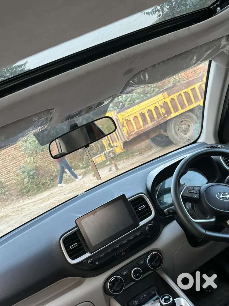 Hyundai Venue 2024 Petrol 20000 Km Driven