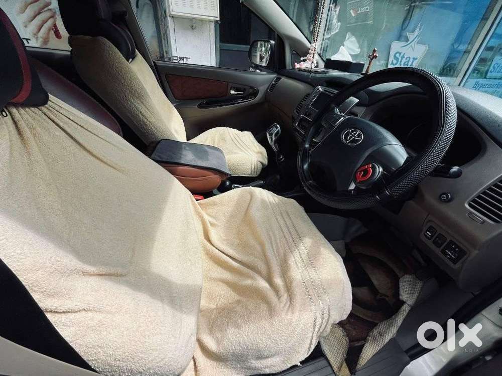 Toyota Innova 2.5 V 7seater Crysta Edition, 2016, Diesel