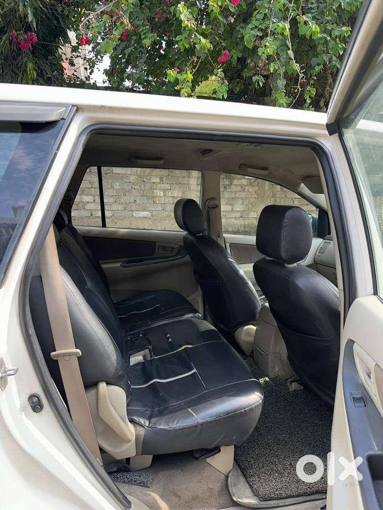 Toyota Innova 2.5 G (diesel) 7 Seater Bs Iv, 2014, Diesel