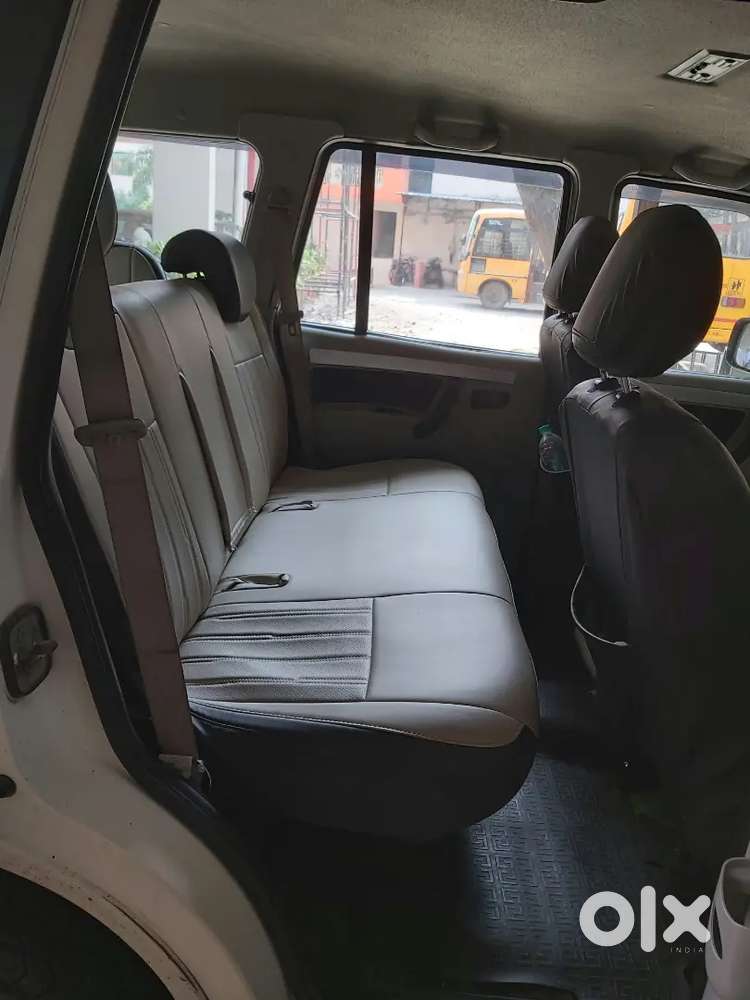 Mahindra Scorpio S 11