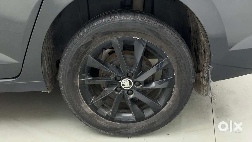 Skoda Slavia Ambition 1.0l Tsi At, 2022, Petrol