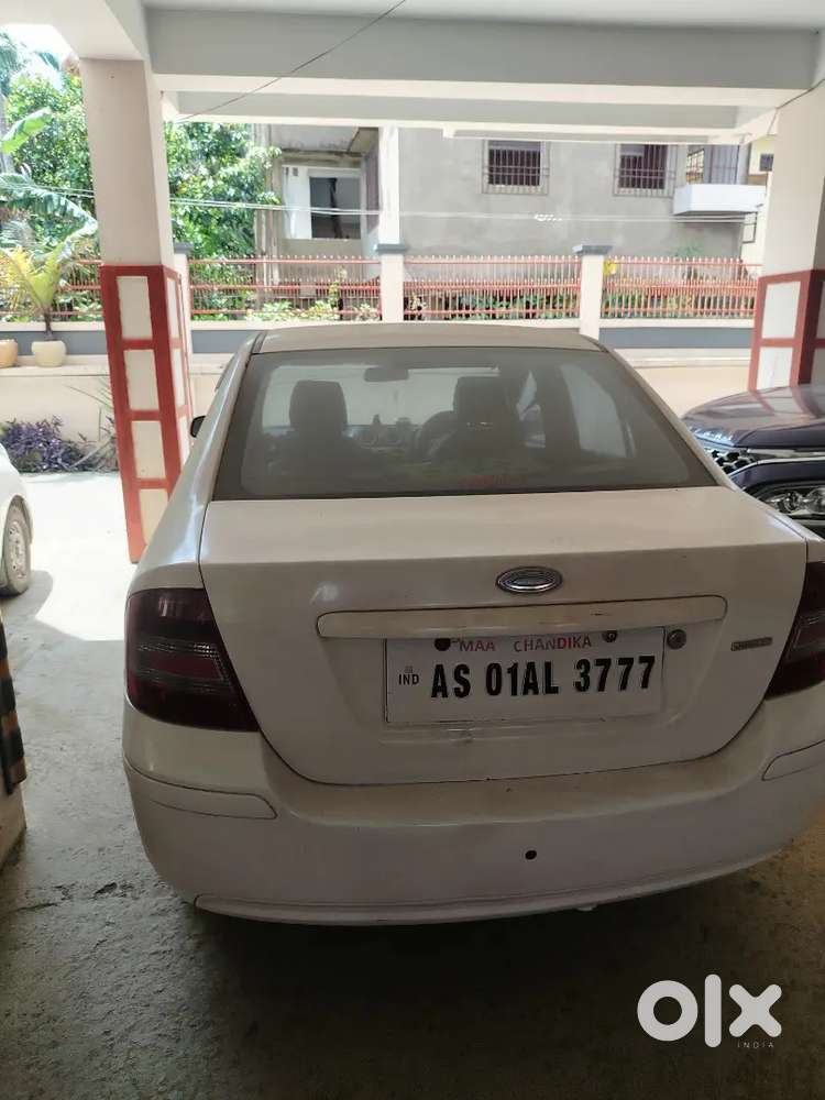 Ford Fiesta Petrol 1600 Cc Engine Luxury Sedan White Color Car