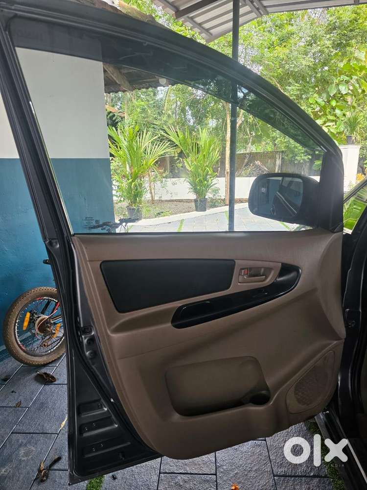 Toyota Innova 2.5 G (diesel) 8 Seater, 2015, Diesel