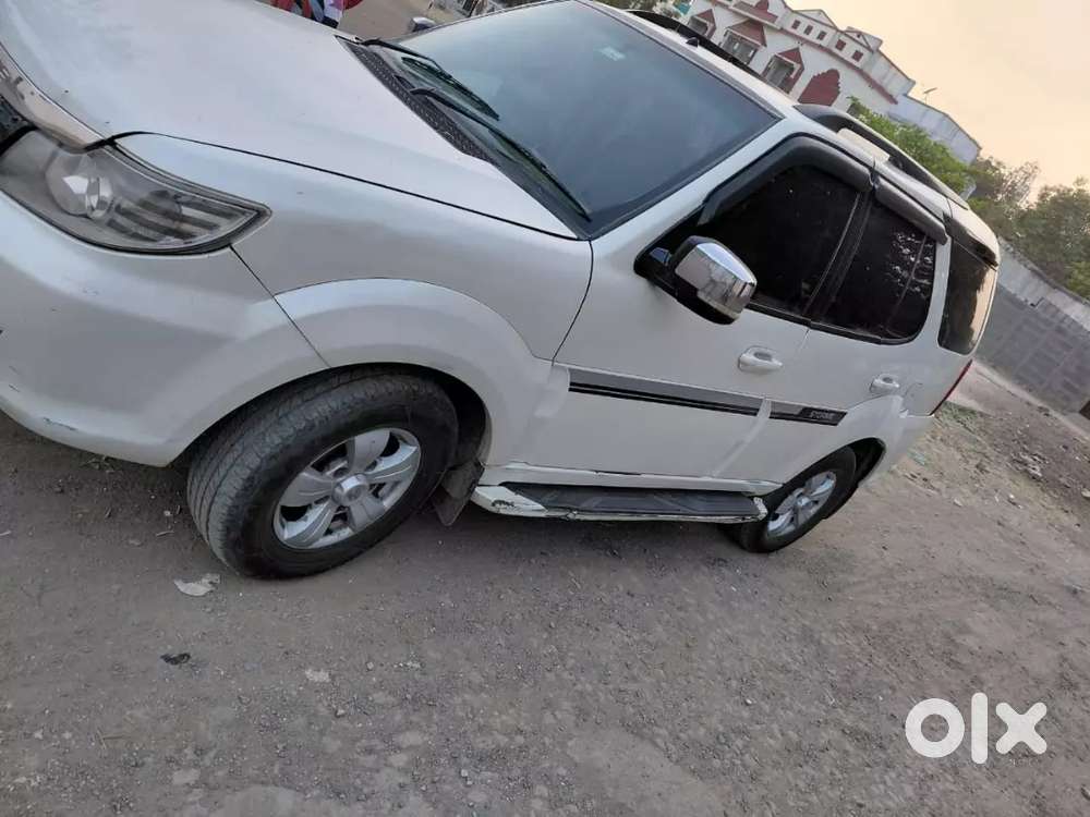 Tata Safari Strome 2013