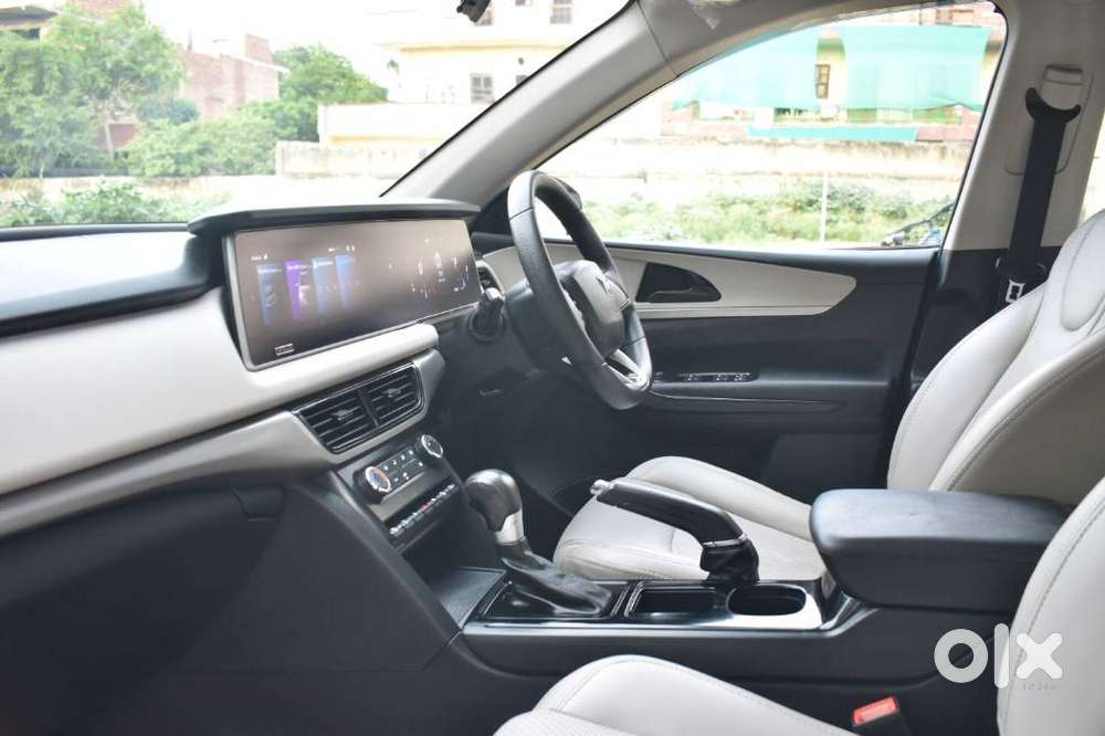Mahindra Xuv700 2.2 Ax 5 Diesel At Str, 2022, Diesel