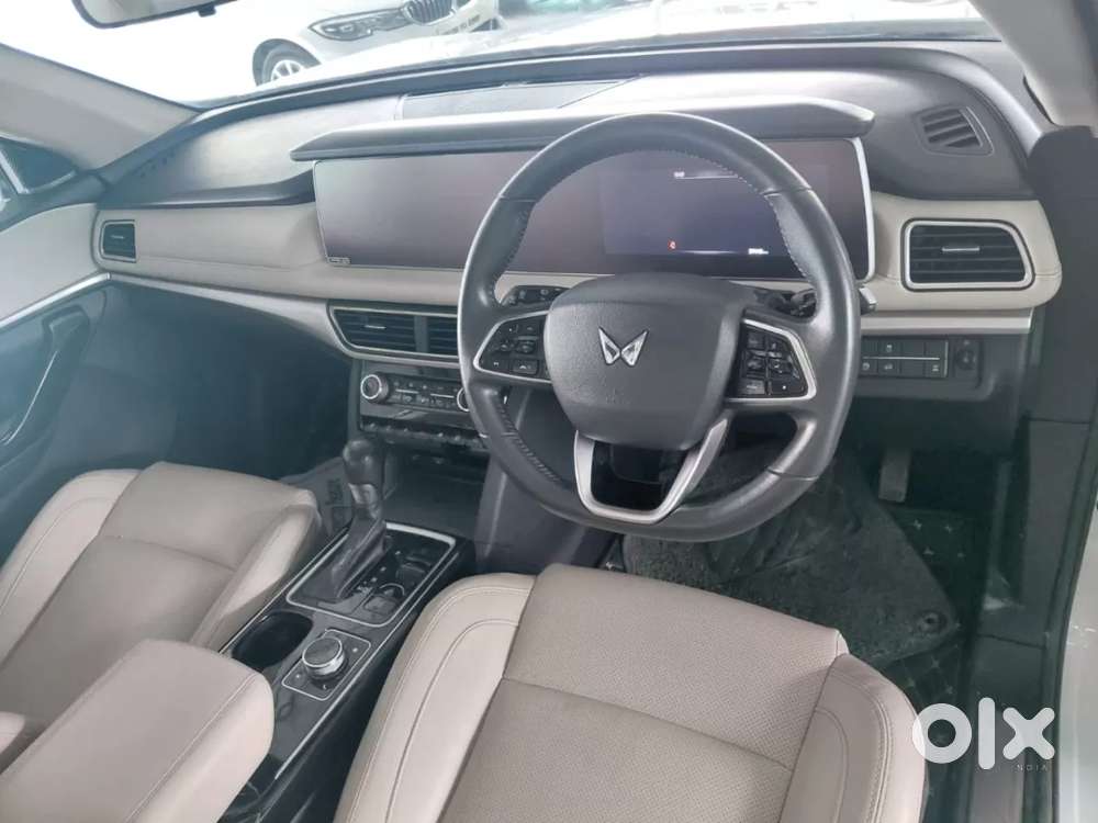 Mahindra Xuv700 2.2 Ax 7 Diesel At Luxury Pack Str Awd, 2022, Diesel