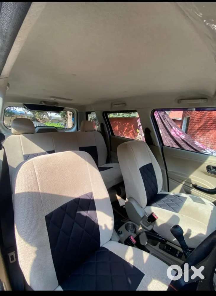 Mahindra Tuv 300. 6+  2017