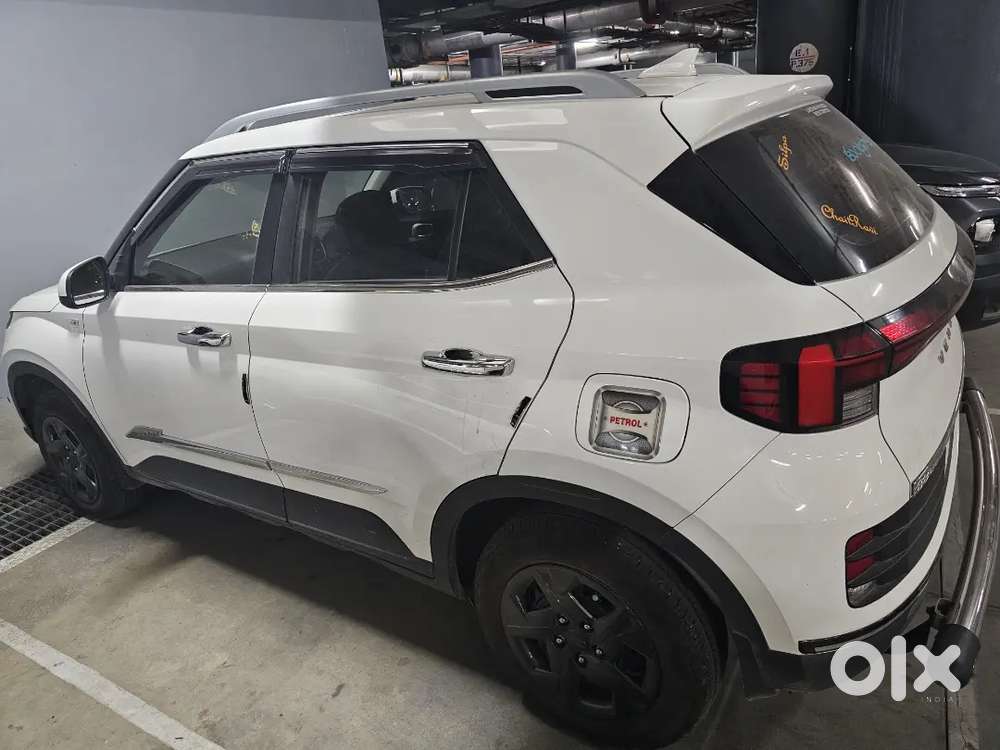 Hyundai Venue 2025 Petrol 17500 Km Driven