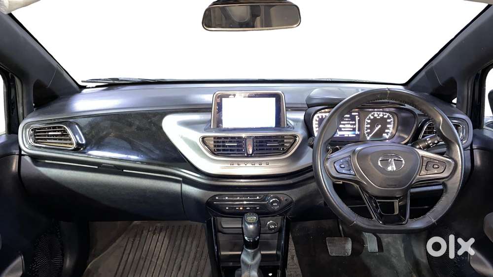 Tata Altroz 1.2 Xza Plus Dark Edition Dct, 2022, Petrol