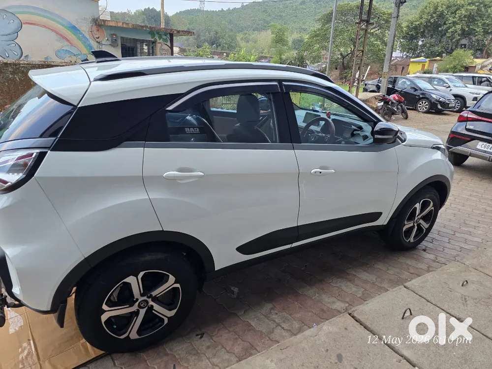 Tata Nexon Xz Plus S Petrol With Sunroof