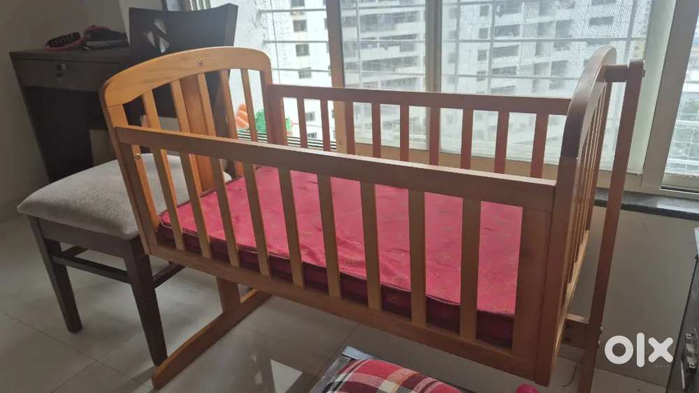 Baby crib/ baby swing