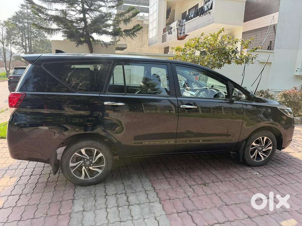 Toyota Innova Crysta 2022 Petrol 26000 Km Driven