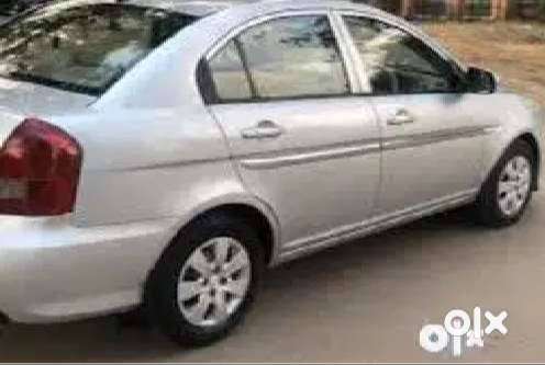 Hyundai-verna-top-end-luxury-car-good Condition