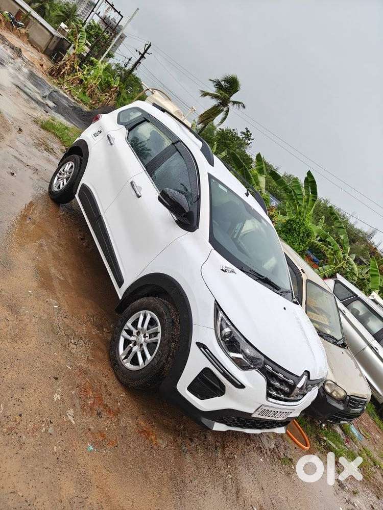 Renault Triber Rxz, 2022, Petrol