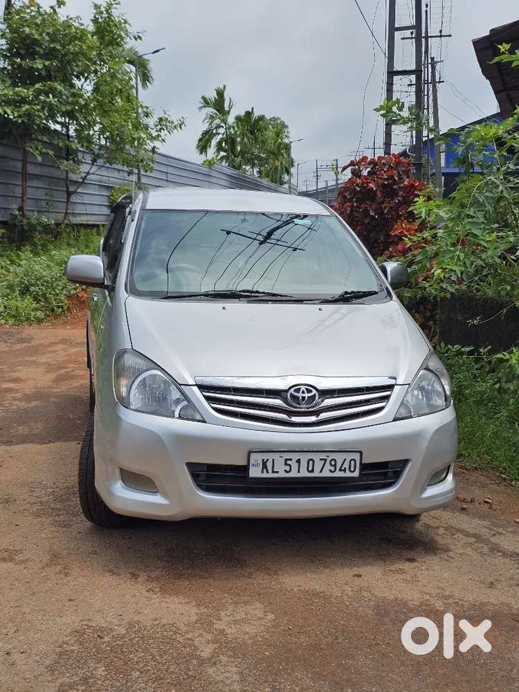 Toyota Innova 2.5 V 7 2011