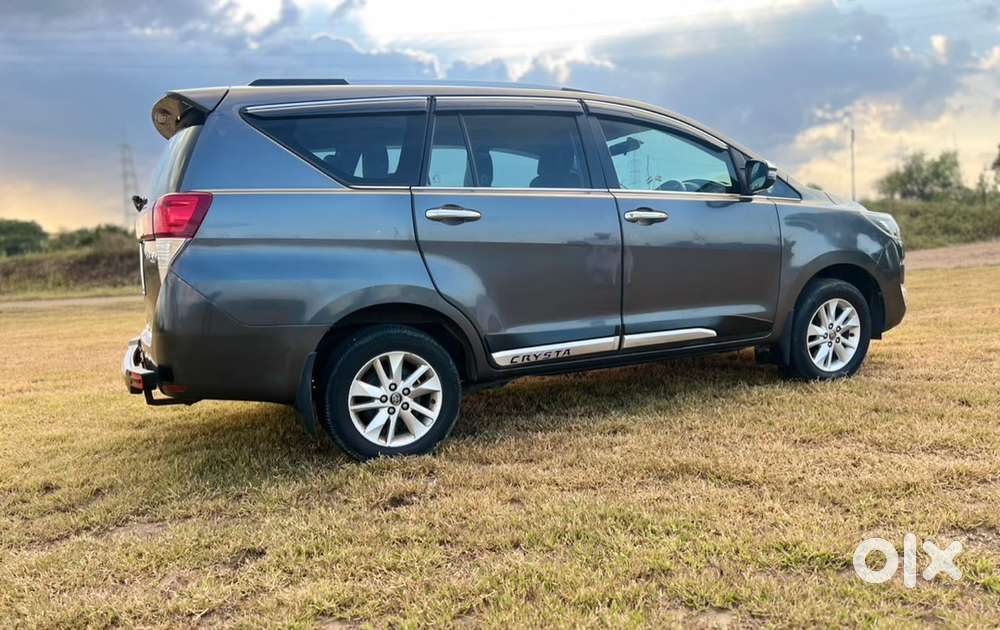 Toyota Innova Crysta 2.4 V 2018