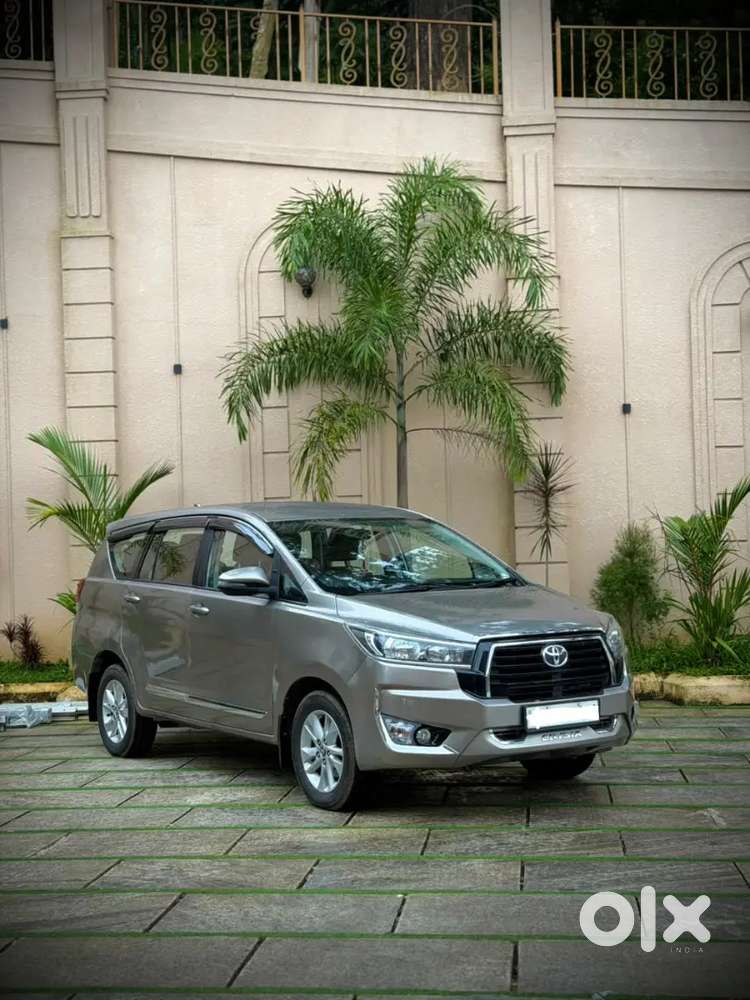Toyota Innova Crysta 2019g+at. Km 102000 Only With Service Company. Se