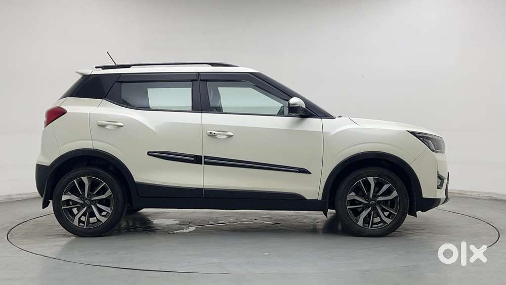 Mahindra Xuv300 1.2 W8 (o) Amt Petrol, 2022, Petrol