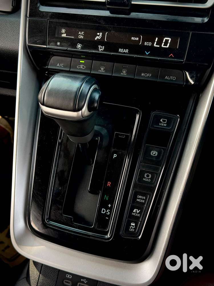 Toyota Innova Hycross 2.0 Vx Hybrid 8 Str, 2024, Petrol