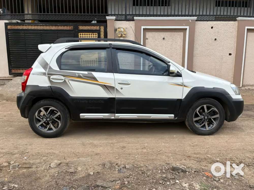 Toyota Etios Cross 2016
