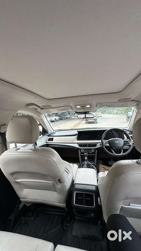 Mahindra Xuv700 2023 Diesel Well Maintained