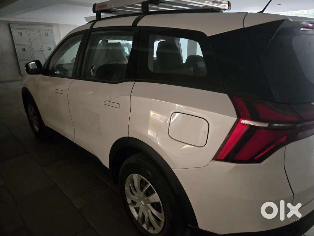 Reg 2025 Only 2,500 Kms Mahindra Xuv700mx Base M Diesel 7 Seater